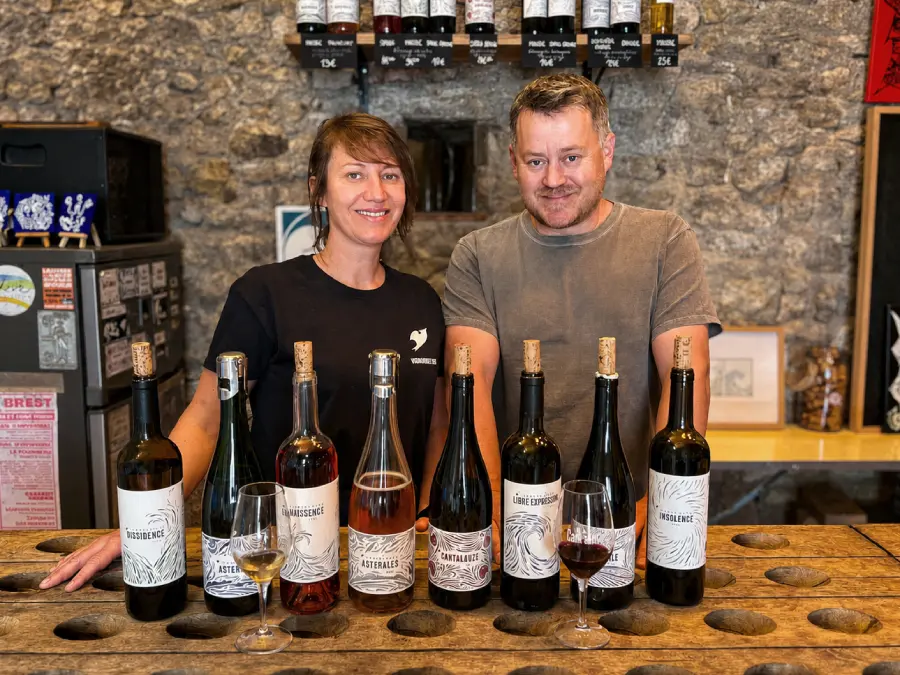 Pauline et Pierre-Olivier Laurent dans leur caveau, au Domaine de Cantalauze